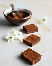 Afbeelding in Gallery-weergave laden, Divine Maia Chocolates Original