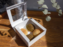 Afbeelding in Gallery-weergave laden, Divine Maia Crispy Cream Puffs Matcha/Vanilla