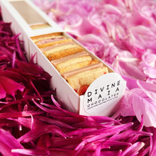Load image into Gallery viewer, Divine Maia Chocolates Nama Cookies Strawberry Shortcake/Ube (5 stuks)
